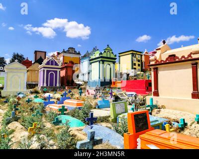 Erstaunlicher farbenfroher Friedhof in Chichicastenango, Guatemala Stockfoto