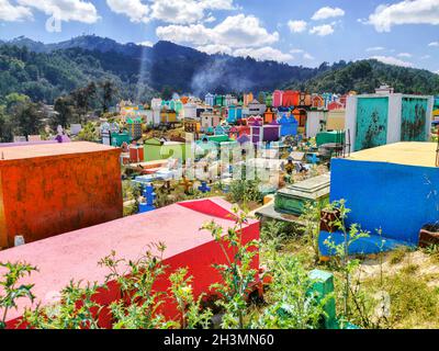 Erstaunlicher farbenfroher Friedhof in Chichicastenango, Guatemala Stockfoto