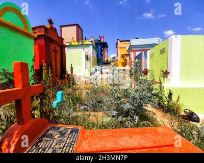 Erstaunlicher farbenfroher Friedhof in Chichicastenango, Guatemala Stockfoto