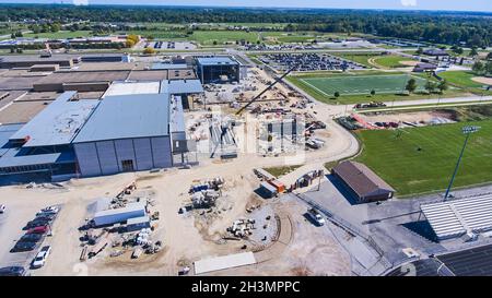 Luftaufnahme einer großen Baustelle in Indiana für eine High School Stockfoto