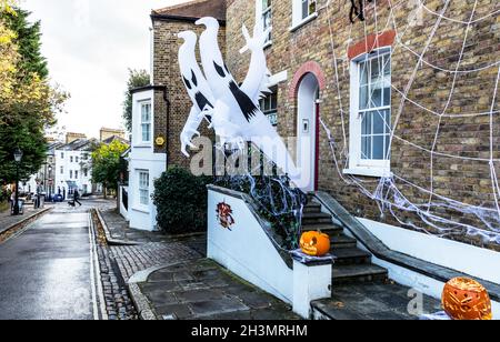 Unheimliche aufblasbare Geister in Hampstead London, Großbritannien Stockfoto