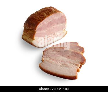 Geräucherter Schweinelende in Scheiben, isoliert auf weißem Hintergrund. Stockfoto