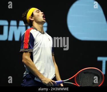 St. Petersburg, Russland. Okt. 2021. Taylor Fritz aus den USA reagiert während des St. Petersburg Open Tennisturniers 2021 gegen John Millman aus Australien in der Sibur Arena.Endstand; Taylor Fritz 2:0 John Millman. (Foto von Maksim Konstantinov/SOPA Images/Sipa USA) Quelle: SIPA USA/Alamy Live News Stockfoto