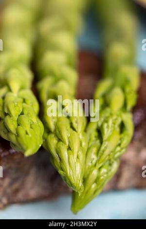 Spargel mit steak Stockfoto