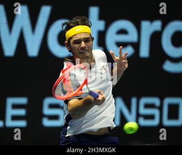 St. Petersburg, Russland. Okt. 2021. Taylor Fritz aus den USA im Einsatz während des St. Petersburg Open Tennisturniers 2021 gegen John Millman aus Australien in der Sibur Arena.Endstand; Taylor Fritz 2:0 John Millman. (Foto von Maksim Konstantinov/SOPA Images/Sipa USA) Quelle: SIPA USA/Alamy Live News Stockfoto