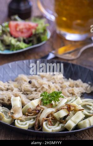 Maultaschen in einer Pfanne Stockfoto