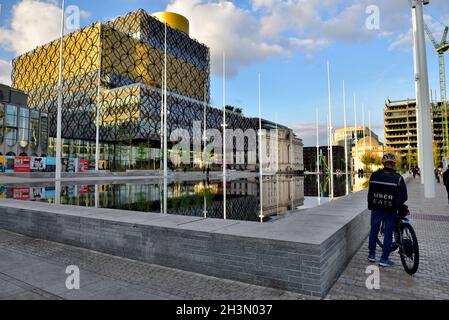 Birmingham Centenary Square mit Bibliothek von Birmingham, Großbritannien Stockfoto