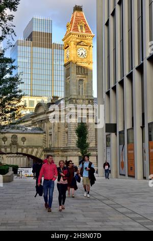 Blick auf das Zentrum von Birmingham Hochhaus, Uhrenturm (Big Brum) des Museum of Arts, Birmingham, Großbritannien Stockfoto