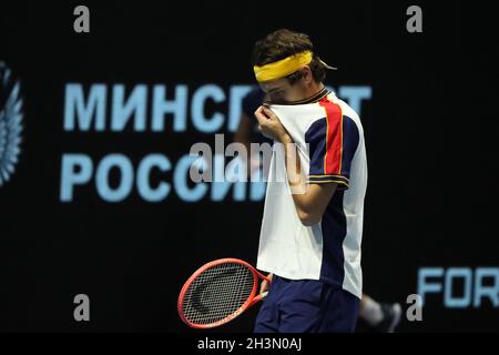 St. Petersburg, Russland. Okt. 2021. Taylor Fritz aus den USA gesehen während des St. Petersburg Open Tennisturniers 2021 gegen John Millman aus Australien in der Sibur Arena.Endstand; Taylor Fritz 2:0 John Millman. Kredit: SOPA Images Limited/Alamy Live Nachrichten Stockfoto