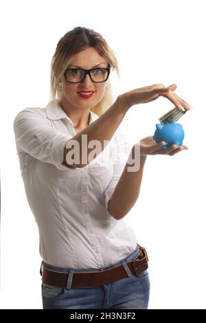 Junge Frau mit einem Sparschwein Stockfoto