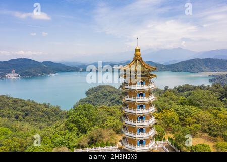 Luftaufnahme von CI en Pagode am Sun Moon Lake Stockfoto