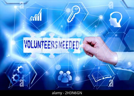 Schreiben mit Text Freiwillige benötigt. Konzept Bedeutung brauchen Arbeit oder Hilfe für die Organisation, ohne bezahlt Hand Holding Jigsaw Puzzle Stück Stockfoto