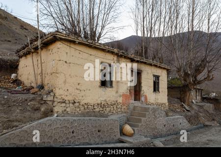 Steinhaus im Dorf Khinga. Mustang District, Nepal Stockfoto