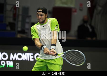 St. Petersburg, Russland. Okt. 2021. Jan-Lennard Struff aus Deutschland in Aktion während des St. Petersburg Open Tennisturniers 2021 gegen Denis Shapovalov aus Kanada in der Sibur Arena.Endstand; Jan-Lennard Struff 2:0 Denis Shapovalov. Kredit: SOPA Images Limited/Alamy Live Nachrichten Stockfoto