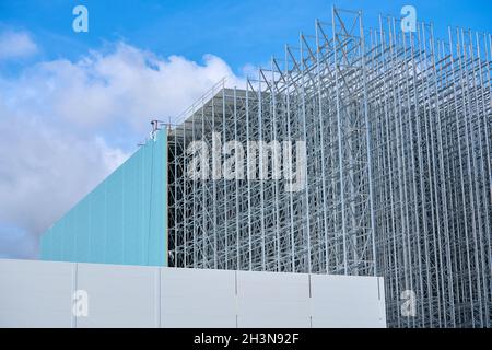 Baustelle eines neuen Hochregallagers in einer Industrie Immobilien in Magdeburg in Deutschland Stockfoto