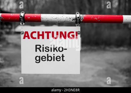 Schild mit der Aufschrift Risikobereich (Risikogebiet) Stockfoto