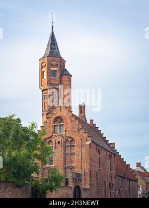 Malerisches Gebäude der Schützengilde Saint Sebastian in der historischen Stadt Brügge, Belgien Stockfoto