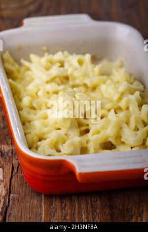 Schwäbischer Spätzle mit Käse Stockfoto