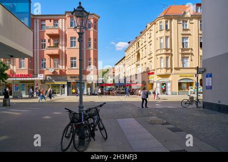 Einkaufsstraße in der beliebten Altstadt von Berlin-Spandau Deutschland Stockfoto