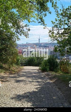 Blick vom Letna Park auf den Fernsehturm in Prag In der Tschechischen Republik Stockfoto