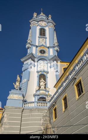 Dürnstein, eine kleine Stadt an der Donau im Kreis Krems-Land, gehört zu den meistbesuchten touristischen Destinationen in der Wachau. Stockfoto