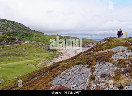 ZIP Line über Ceannabeinne Beach an der North Coast 500 Route, Durness, Sutherland, North Coast of Scotland, Großbritannien - 19. Juli 2021 Stockfoto