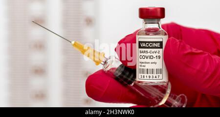 Impfung gegen das COVID-19-Virus Stockfoto