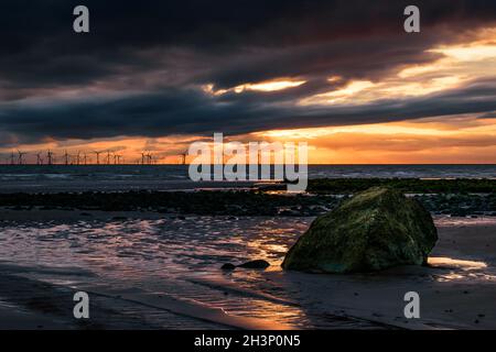 Dramatic and Moody Sunset aufgenommen von Biggar Bank, Walney Island, Barrow in Furness, Cumbria, Großbritannien am 11th. September 2021 Stockfoto