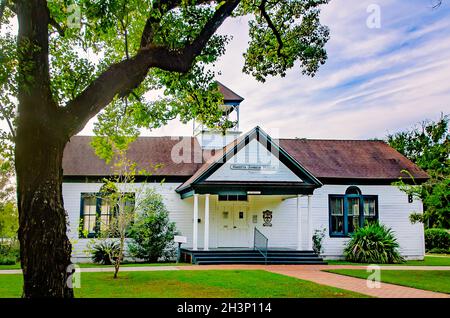 Das Bell Building, in dem sich das Marietta Johnson Museum befindet, ist auf dem Campus des Coastal Alabama Community College in Fairhope, Alabama, abgebildet. Stockfoto