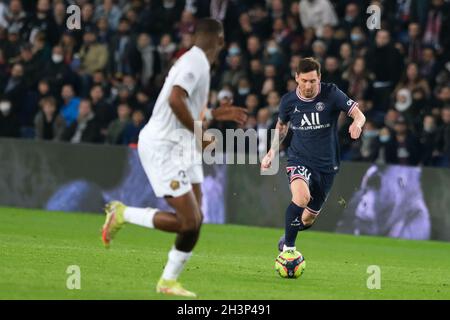 Paris, Frankreich. Oktober 2021. LIONEL MESSI vor PSG in Aktion während der französischen Fußballmeisterschaft isst die Ligue 1 Uber zwischen Paris Saint Germain und Lille im Parc des Princes Stadium - Paris France. Kredit: ZUMA Press, Inc./Alamy Live Nachrichten Stockfoto