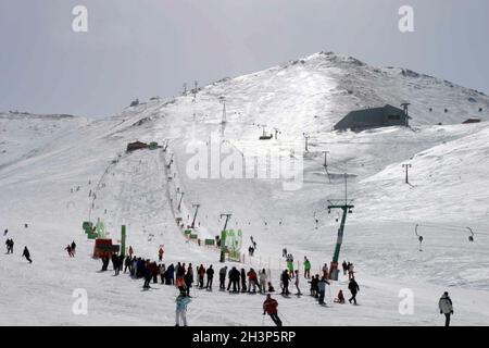 PALANDOKEN, TÜRKEI - 08. MÄRZ: Skigebiet Palandoken am 08. März 2008 in Erzurum, Türkei. Palandoken gilt als der beste Berg der Türkei für erfahrene Skifahrer. Stockfoto