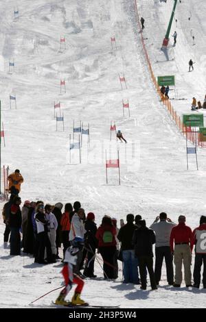 PALANDOKEN, TÜRKEI - 08. MÄRZ: Skigebiet Palandoken am 08. März 2008 in Erzurum, Türkei. Palandoken gilt als der beste Berg der Türkei für erfahrene Skifahrer. Stockfoto