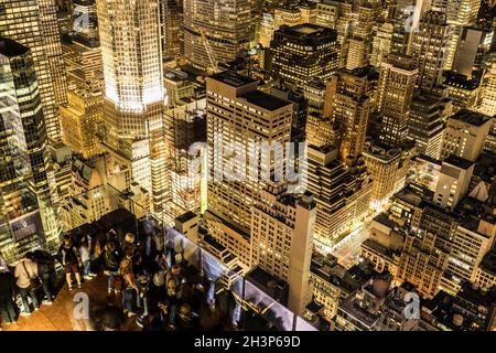 Rockefeller Center Observation Deck People 3 ein Blick auf die Nacht Blick von der (Spitze des Felsens) Stockfoto