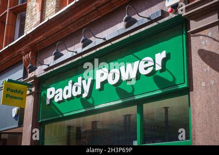 Eine Filiale der Paddy Power Wettgeschäfte in Reading, in der Nähe von Reading Stockfoto