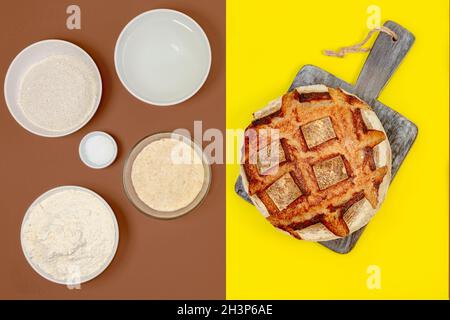 Frisch gebackenes Weizenbrot mit Zusatz von Roggenmehl. Stockfoto