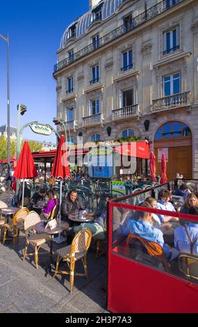 Frankreich, Paris, Boulevard Saint-Michel, Café, Leute, Stockfoto