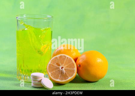 Kohlensäurehaltiges Getränk mit Vitamin C. Stockfoto