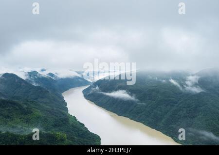 Luftaufnahme des schönen fuchun Flusses nach Regen Stockfoto