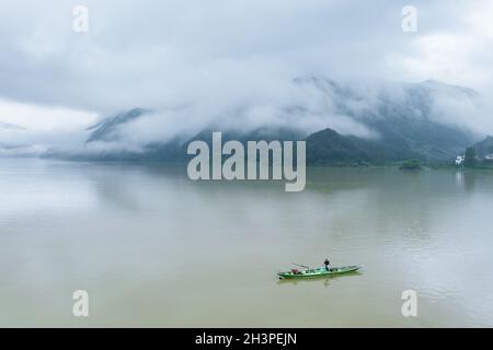 Luftaufnahme des schönen fuchun Flusses nach Regen Stockfoto