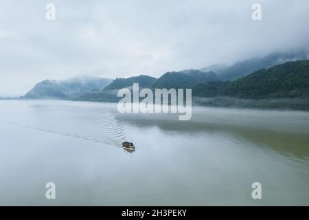 Luftaufnahme des schönen fuchun Flusses nach Regen Stockfoto