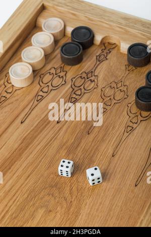 Backgammon spielen Feld und Würfel Stockfoto