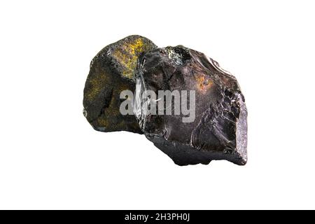 Makroaufnahme Natur schwarz Onyx isoliert auf einem einfachen weißen Hintergrund, Stein Nahaufnahme Stockfoto