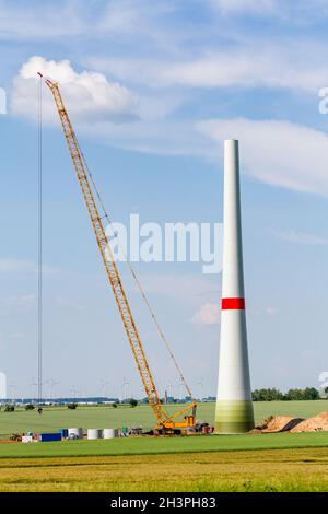 Bau einer Windkraftanlage auf der Baustelle Stockfoto