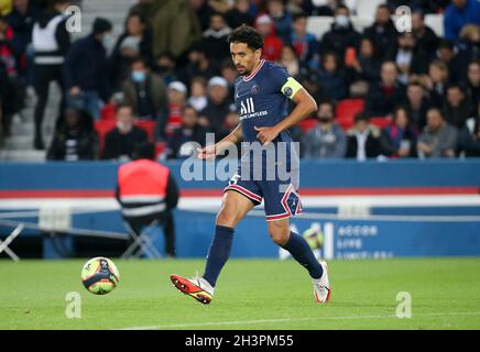 Paris, Frankreich. Okt. 2021. Marquinhos von PSG während der französischen Meisterschaft Ligue 1 Fußballspiel zwischen Paris Saint-Germain und LOSC Lille am 29. Oktober 2021 im Stadion Parc des Princes in Paris, Frankreich - Foto Jean Catuffe / DPPI Kredit: DPPI Media/Alamy Live News Stockfoto