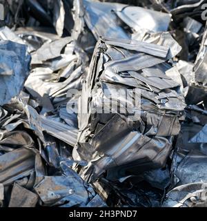 Metallschrott auf einem Schrottplatz im Hafen von Magdeburg in Deutschland Stockfoto