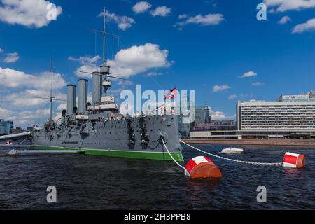 Saint-Petersburg, Russland - 27. Juli 2020: Aurora Kreuzfahrtschiff Museum auf dem Fluss Neva Stockfoto