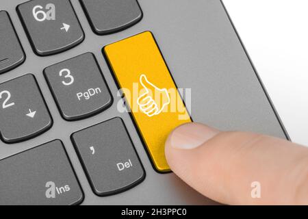 Computer-Tastatur mit Daumen-Taste Stockfoto