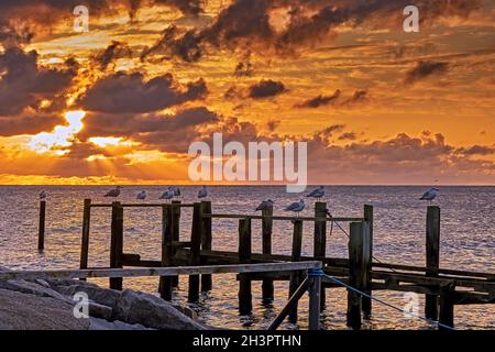 Sonnenaufgang an der Küste des Fischerdorfes Vitt auf der Insel Rügen. Stockfoto