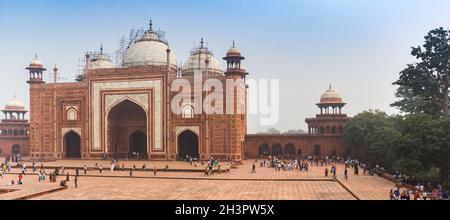 Panorama der Moschee im Taj Mahal Komplex in Agra, Indien Stockfoto