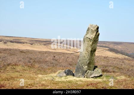 Der greenwood-Stein eine historische Grenze aus dem 16. Jahrhundert, die die Grenzen von midgley und wadworth Moor in calderdale im Westen von Yorkshi markiert Stockfoto